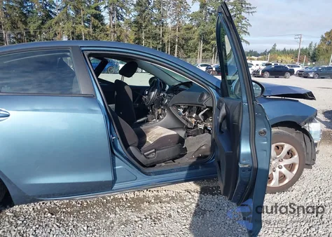 2011 Mazda Mazda3 I Sport из США, поврежденный, VIN JM1BL1UF6B1482703